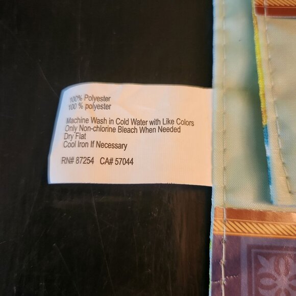 New with Tags Fabric Floral Placemats 11" x 17" 100% Polyester - Picture 7 of 7